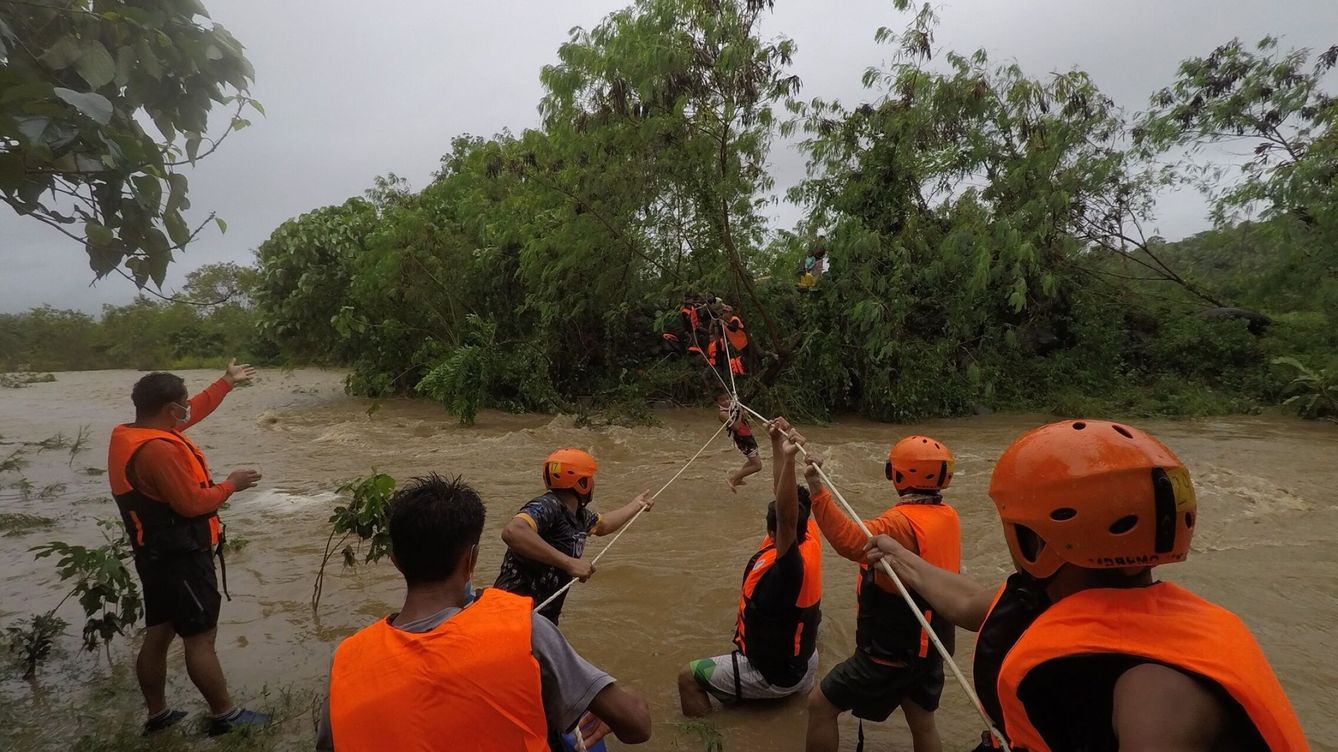 Ascienden a 30 los muertos en Filipinas por la tormenta tropical Kompasu