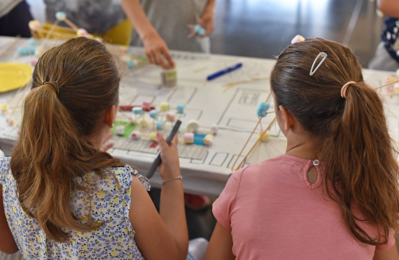 Uno de los talleres estivales con niñas de la Politécnica de Valencia para acercar la tecnología y la ciencia.