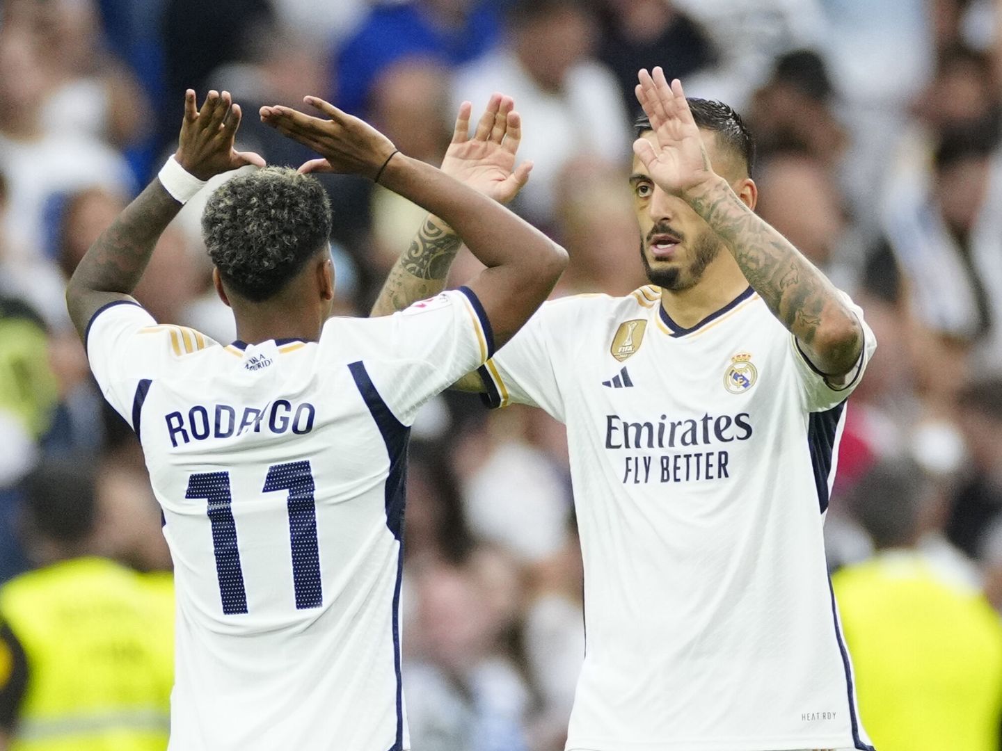 Joselu celebra con Rodrygo el gol contra el Getafe