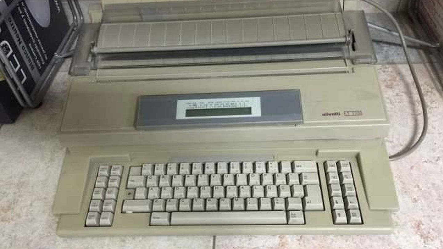 Máquina de escribir Olivetti ET 2300