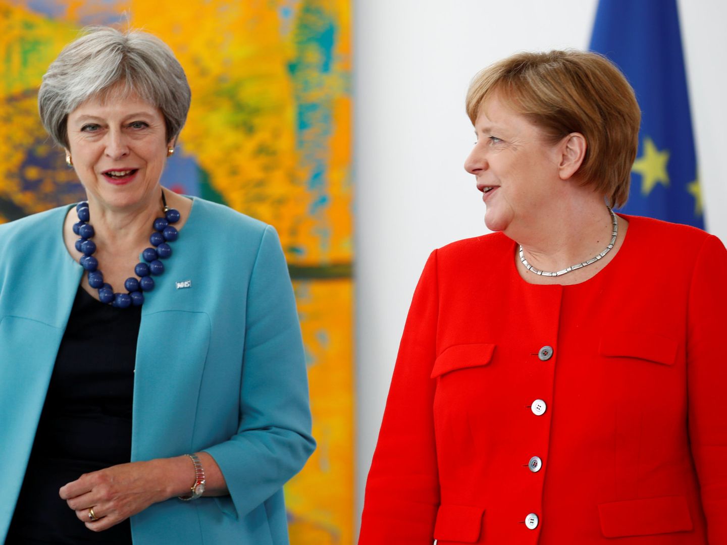 Theresa May con Angela Merkel en Berlín, hoy, 5 de julio de 2018. (Reuters)