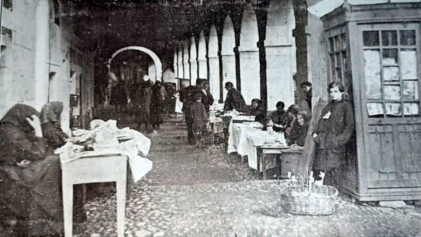 Imagen de las turroneras de La Alberca en los años 20. (Revista Salamanca y sus costumbres)