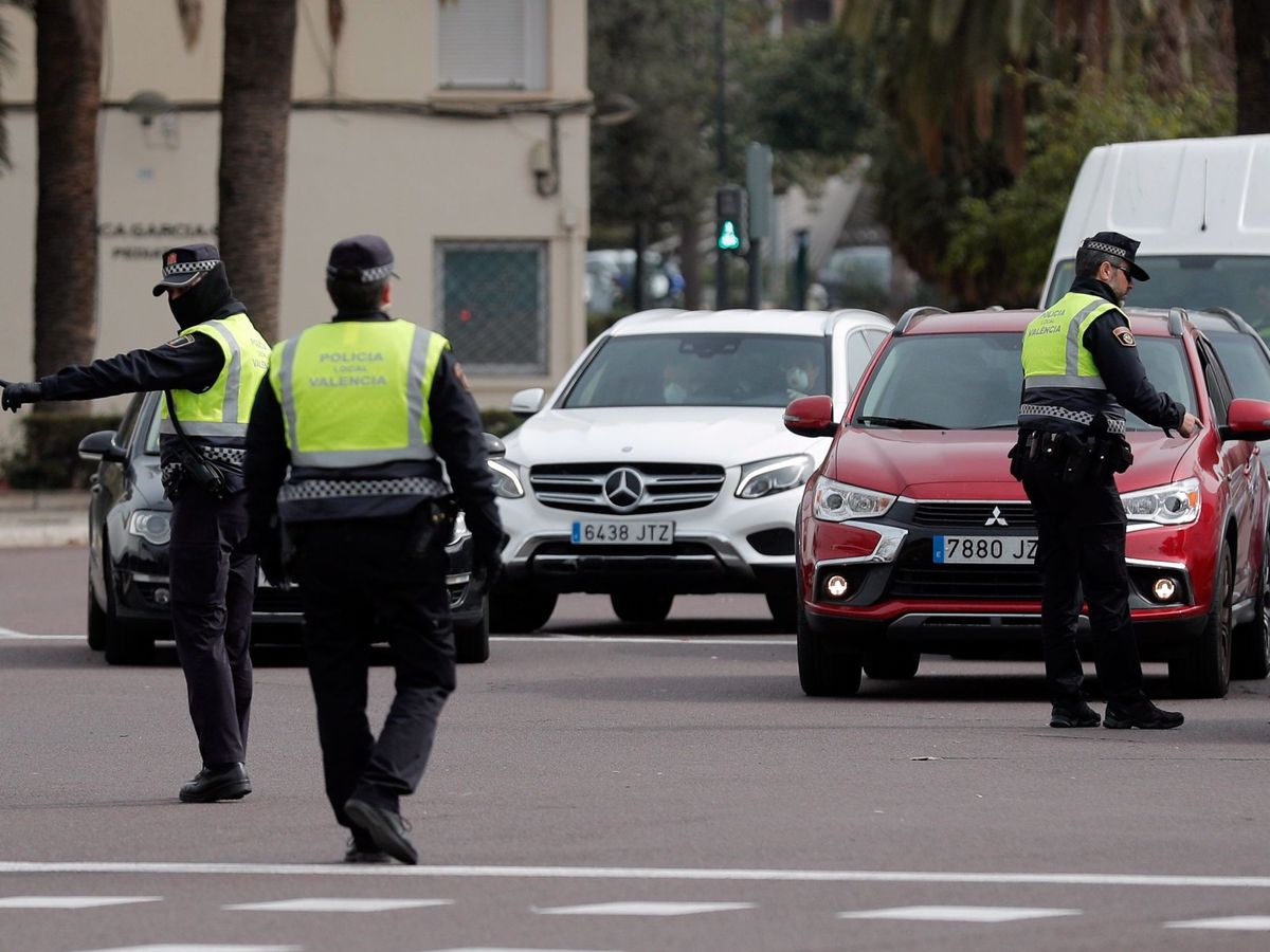 Foto: Imagen de recurso de un control de la Policía Local de Valencia. (Efe)