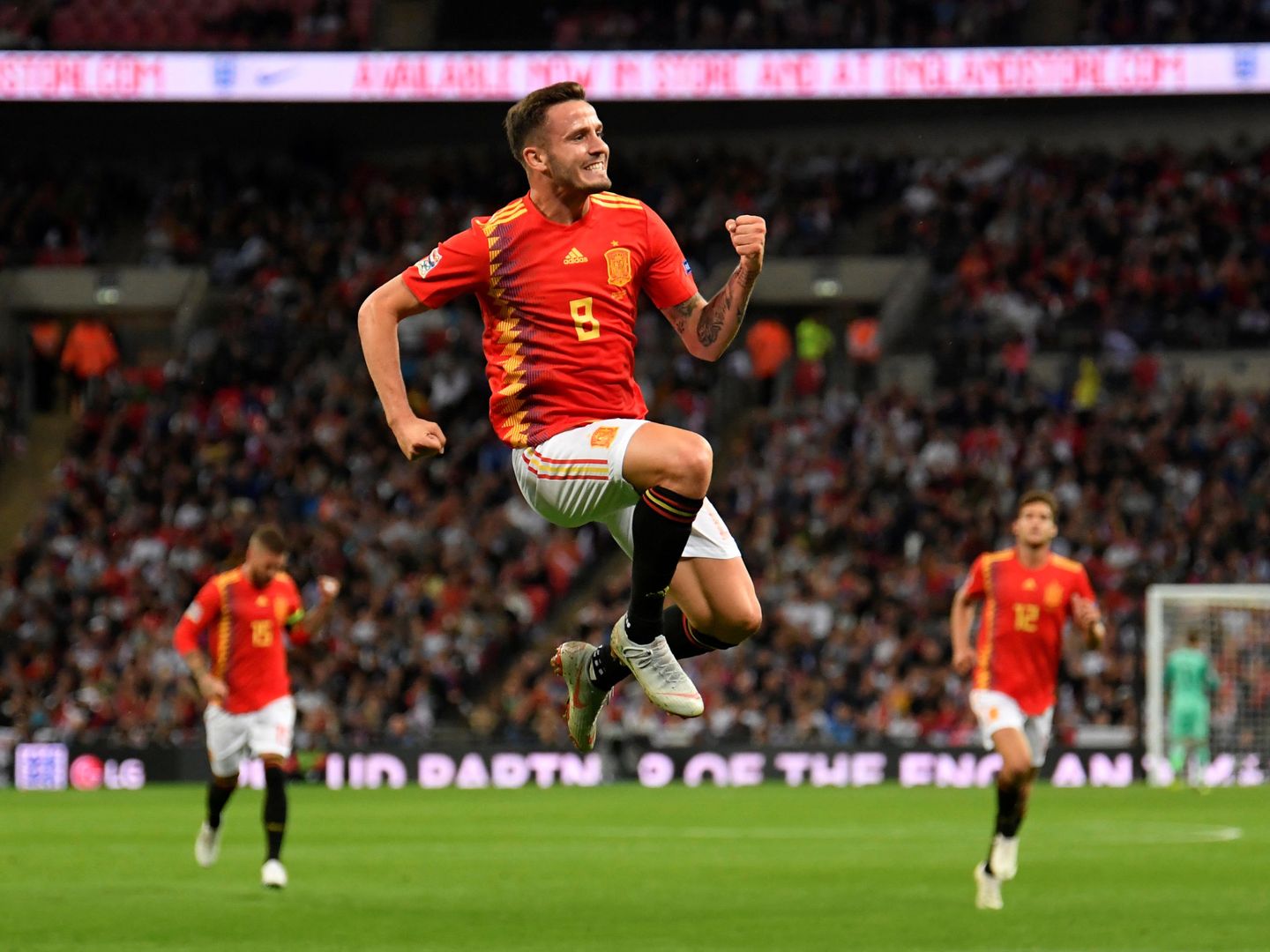 Saúl celebra su gol en Wembley, el primero que marca con España. (Reuters) 