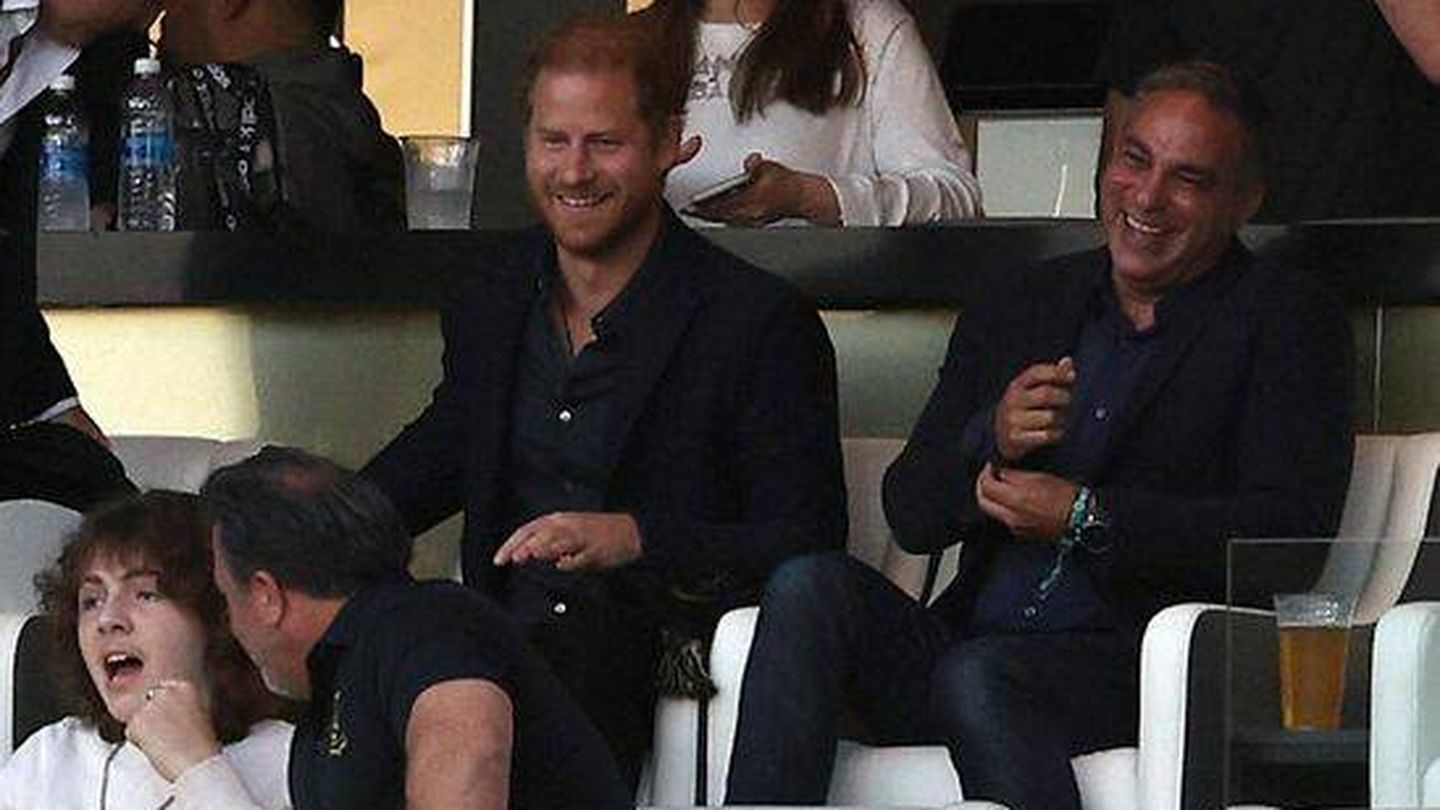  El príncipe Harry viendo el fútbol en Los Ángeles. (Getty)