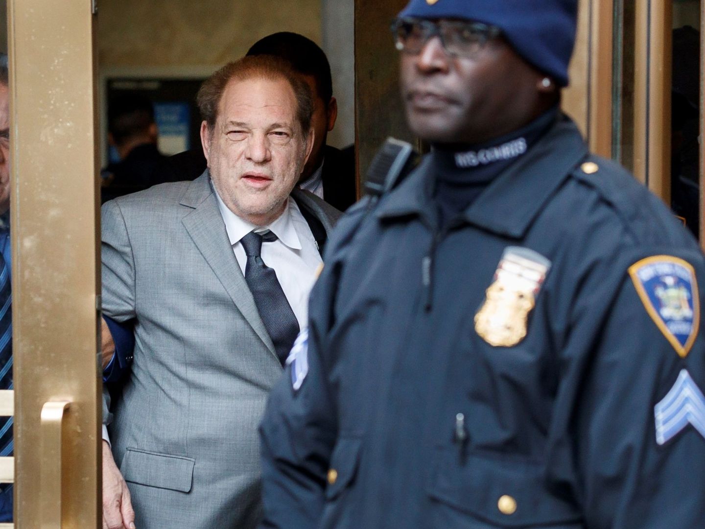 Harvey Weinstein a la salida de los juzgados en Nueva York. (EFE)