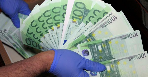 Foto: Decomiso de billetes falsos de euro. (EFE)