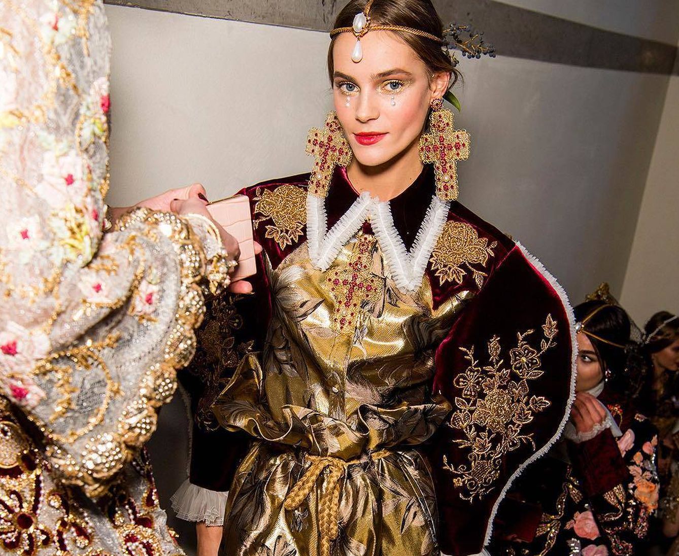 Combinación perfecta entre sombras, labios y piel, by Dolce & Gabbana. (Cortesía de la marca)