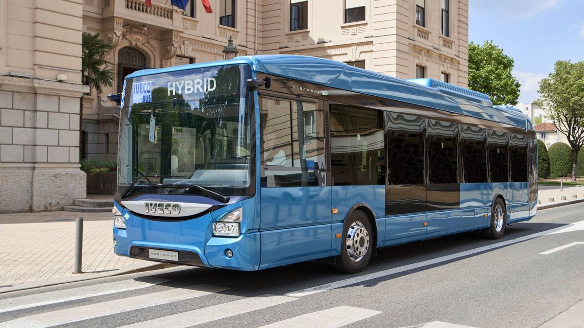 Iveco presenta los autobuses híbridos Crealis y Urbanway, que consumen un 16% menos