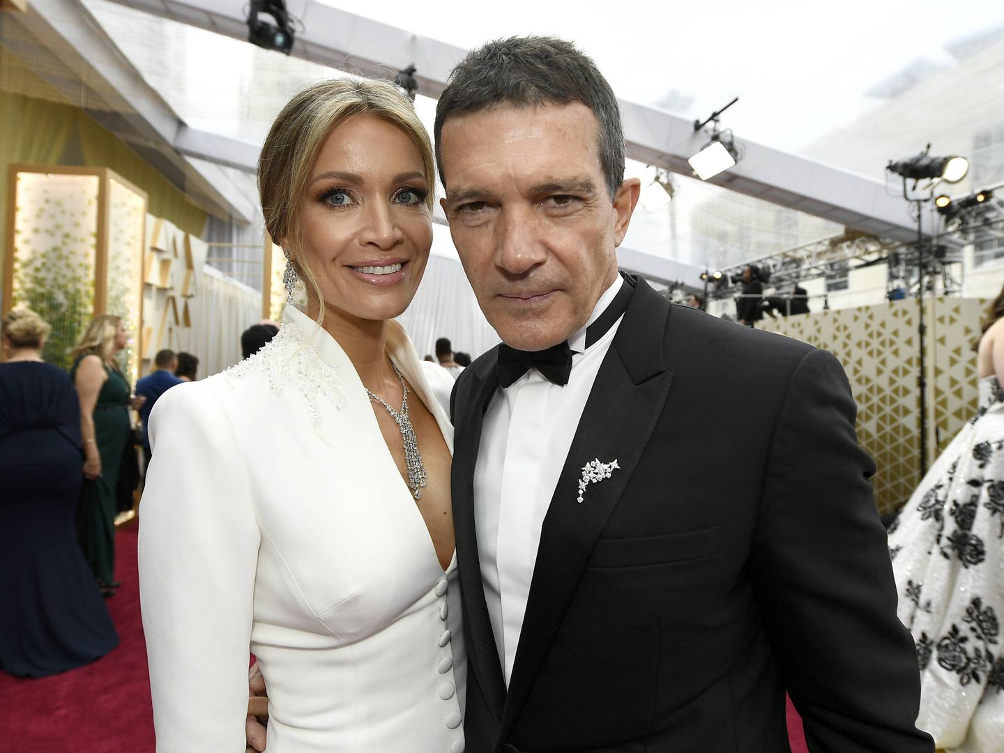 El actor con su pareja, Nicole Kimpel, en los Oscar. (Getty)
