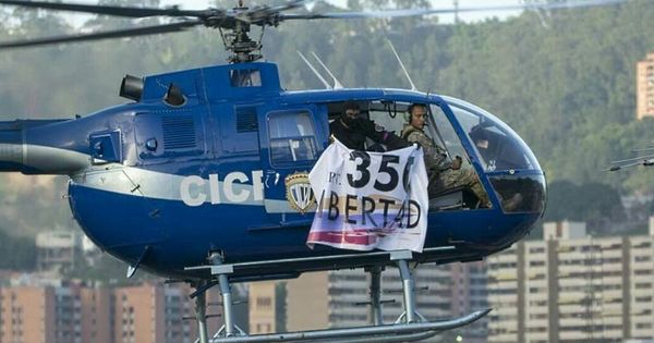 Foto: Un helicóptero dispara y lanza granadas contra el Supremo e Interior en Venezuela