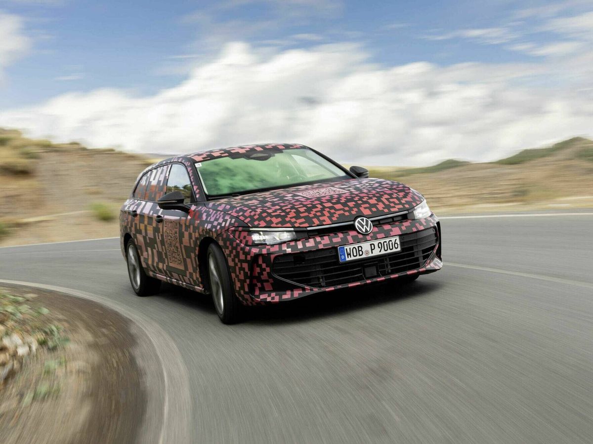 Foto: El nuevo Passat Variant, en una de sus últimas pruebas de desarrollo. (Volkswagen)