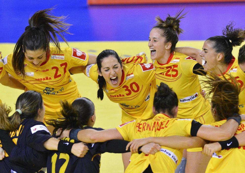 Foto: España celebra una de sus victorias en el Europeo de Balonmano (Efe).
