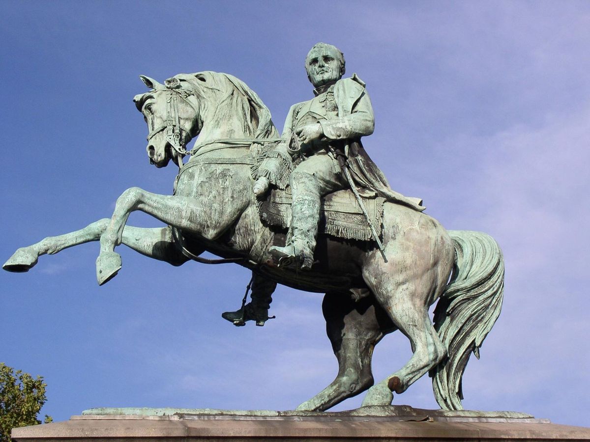 Foto: Una estatua de Napoleón en Ruán. (EFE/Ville de Rouen)