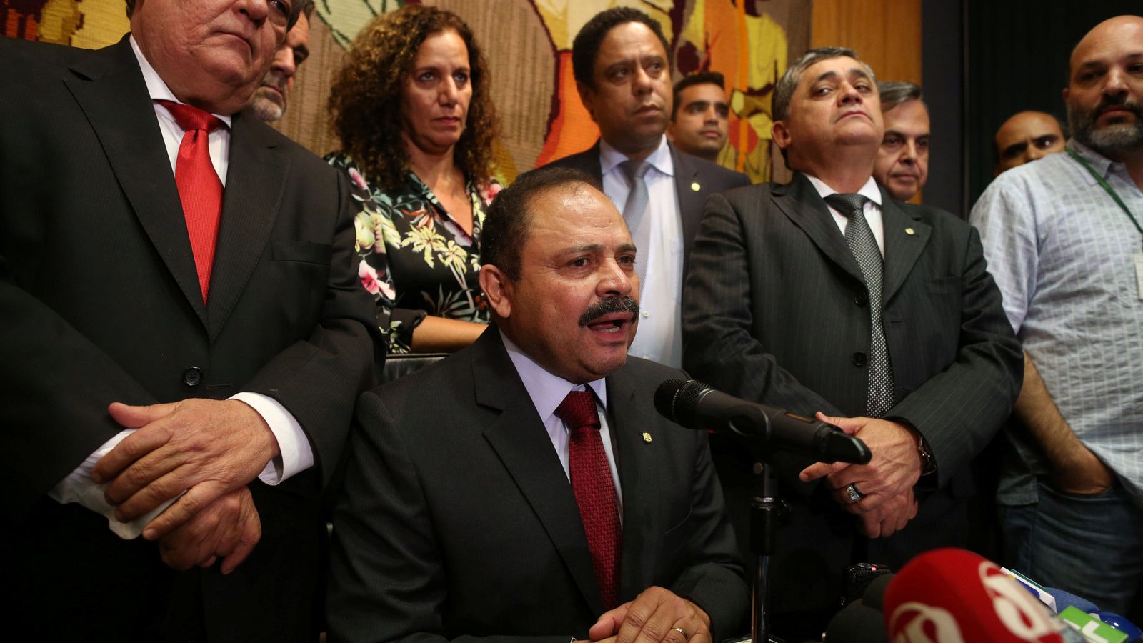 Foto: El diputado Waldir Maranhao, presidente interino de la Cámara Baja brasileña, durante una rueda de prensa en Brasilia (Reuters).