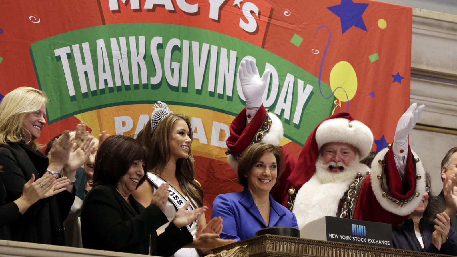 Foto: Miss EEUU y Santa Claus abren la sesión de la bolsa de Nueva York. (AP)
