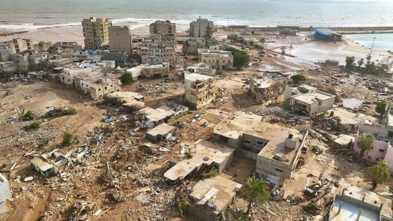 Foto: Vista aérea de la ciudad de Derna (Libia), tras el paso del ciclón Daniel. (EFE)