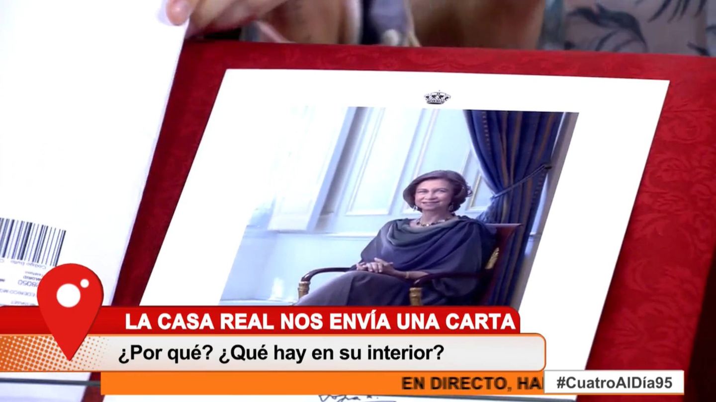 Fotografía de la reina Doña Sofía firmada para 'Cuatro al día'. (Cuatro)