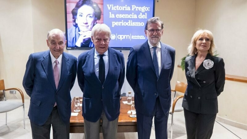Foto de González, junto a Rajoy y Roca: Se está liquidando la España del 78