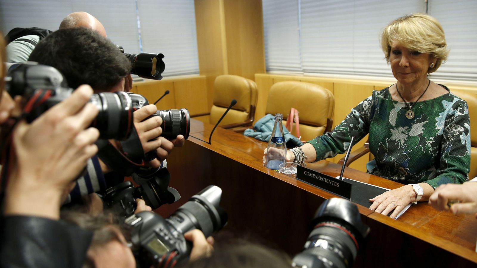 Foto: La expresidenta del PP de Madrid y concejala del Ayuntamiento, Esperanza Aguirre, en la comisión de la corrupción de la Asamblea. (Efe) 