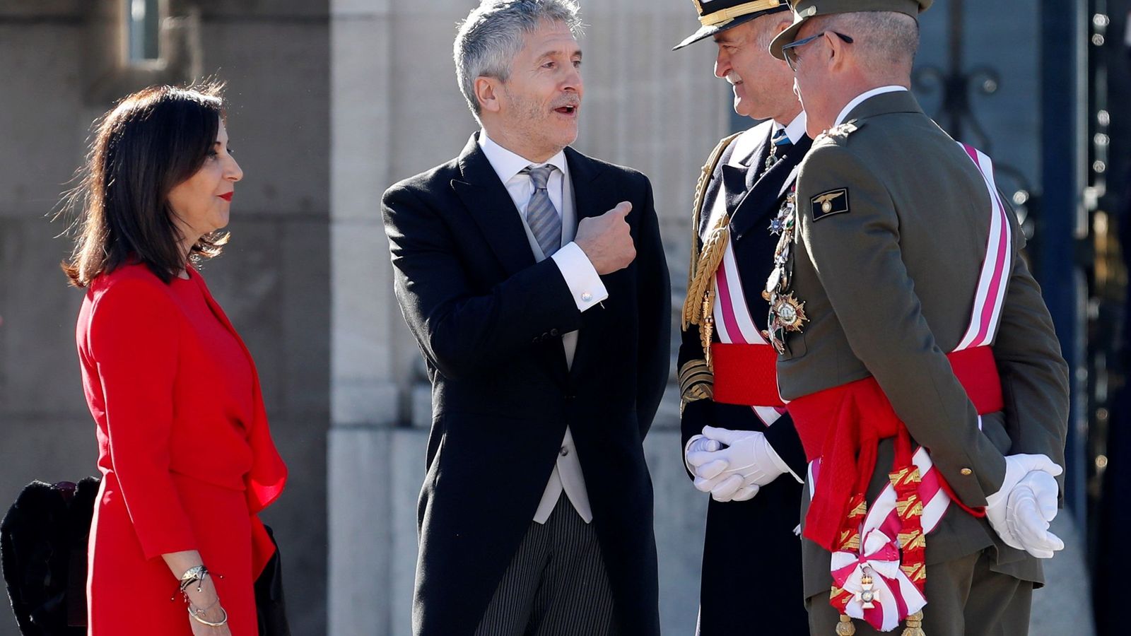 Foto: Los ministros de Defensa e Interior, Margarita Robles y Fernando Grande-Marlaska, el pasado 6 de enero en el Palacio Real, en la Pascua Militar. (EFE)