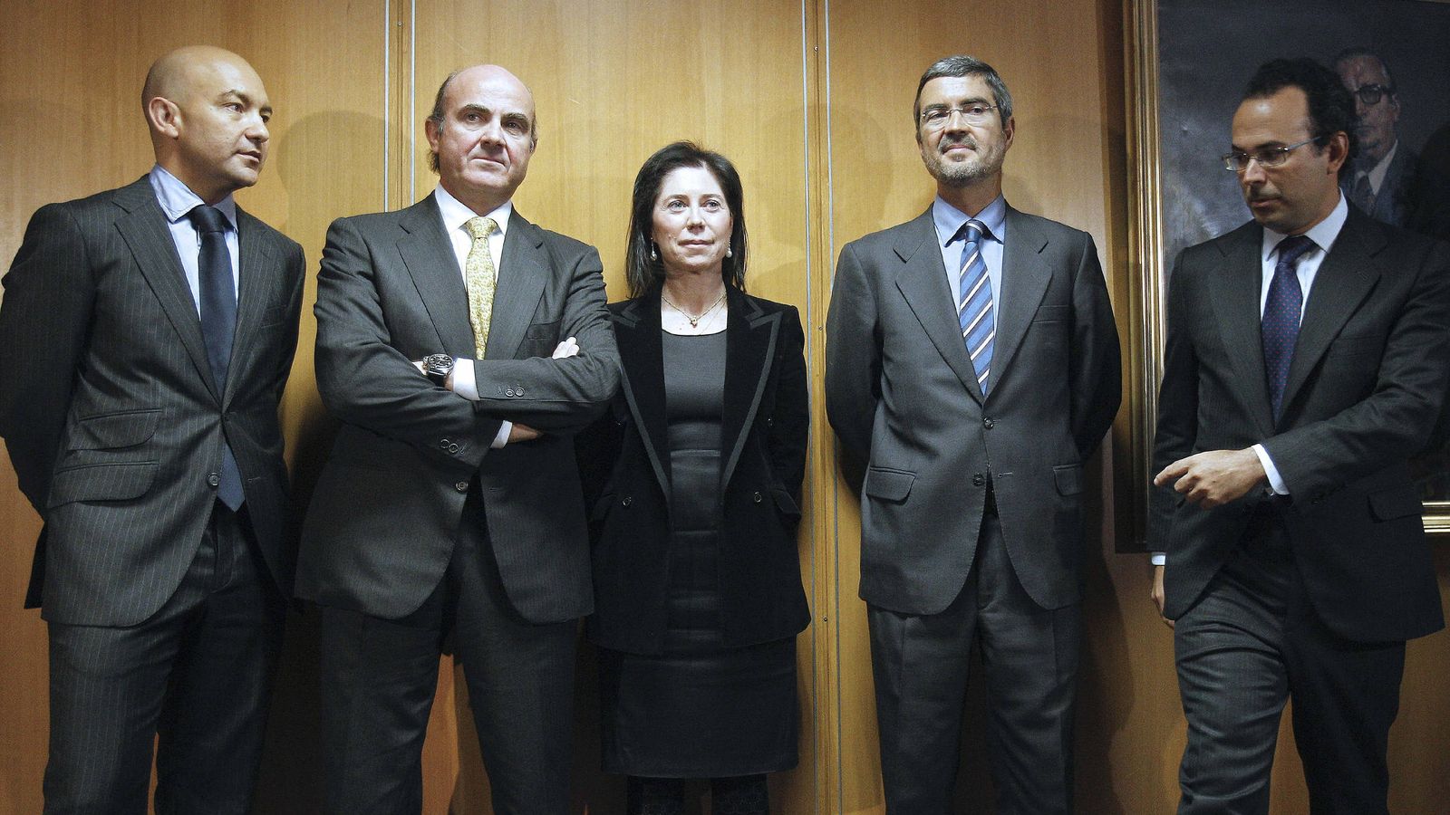 Foto: El ministro de Economía y Competitividad, Luis de Guindos (2i), junto con Rosa María Sánchez-Yebra y el hasta ahora subsecretario de Economía y Competitividad, Miguel Temboury (d). (EFE)
