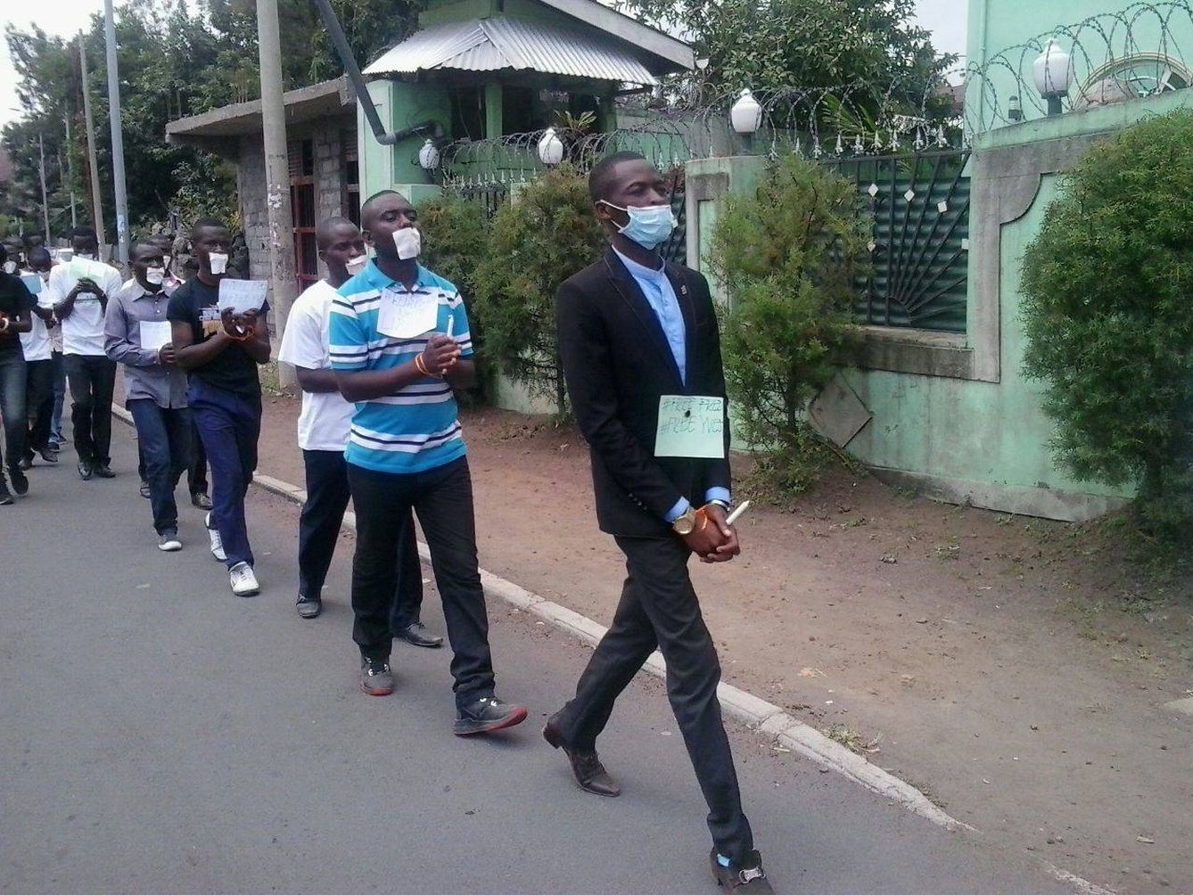 Jóvenes congoleños miembros del grupo LUCHA durante una protesta en Goma (Foto: LUCHA).