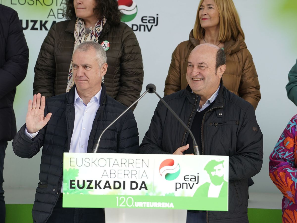 Foto: El 'lehendakari', Iñigo Urkullu, y el presidente del EBB del PNV, Andoni Ortuzar. (Europa Press/Fernando Gómez)
