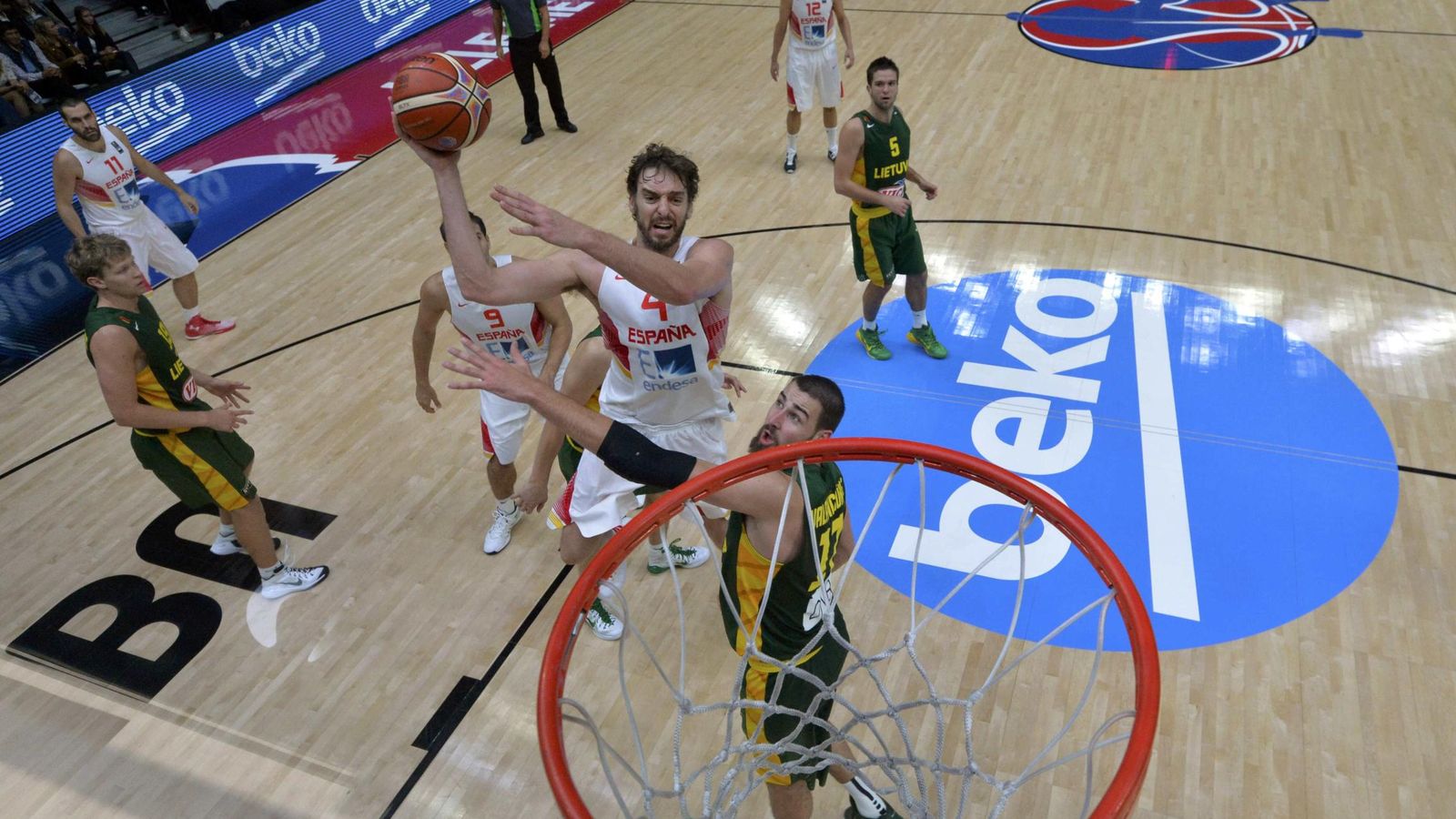 Foto: España ganó a Lituania en la final del último EuroBasket (Emmanuel Dunand/Reuters)
