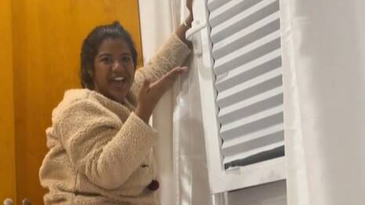 Una cubana llega a España, intenta abrir una ventana y no puede parar de reír: "Ayúdame"