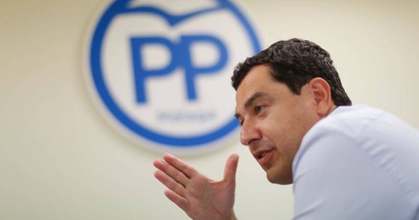 Foto: El presidente del PP-A, Juanma Moreno, ayer en la sede del PP de Málaga. 
