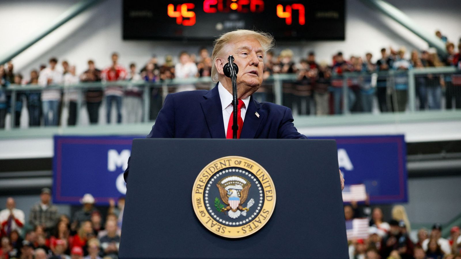 Trump anuncia que EEUU prepara la exploración "masiva" de petróleo y gas en Groenlandia