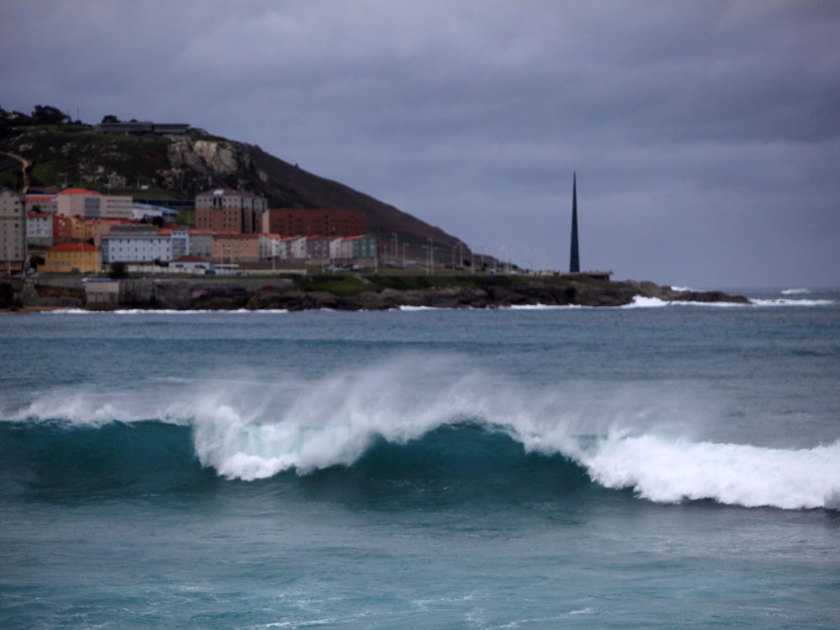 Foto: La costa gallega en un temporal de viento. (EFE)