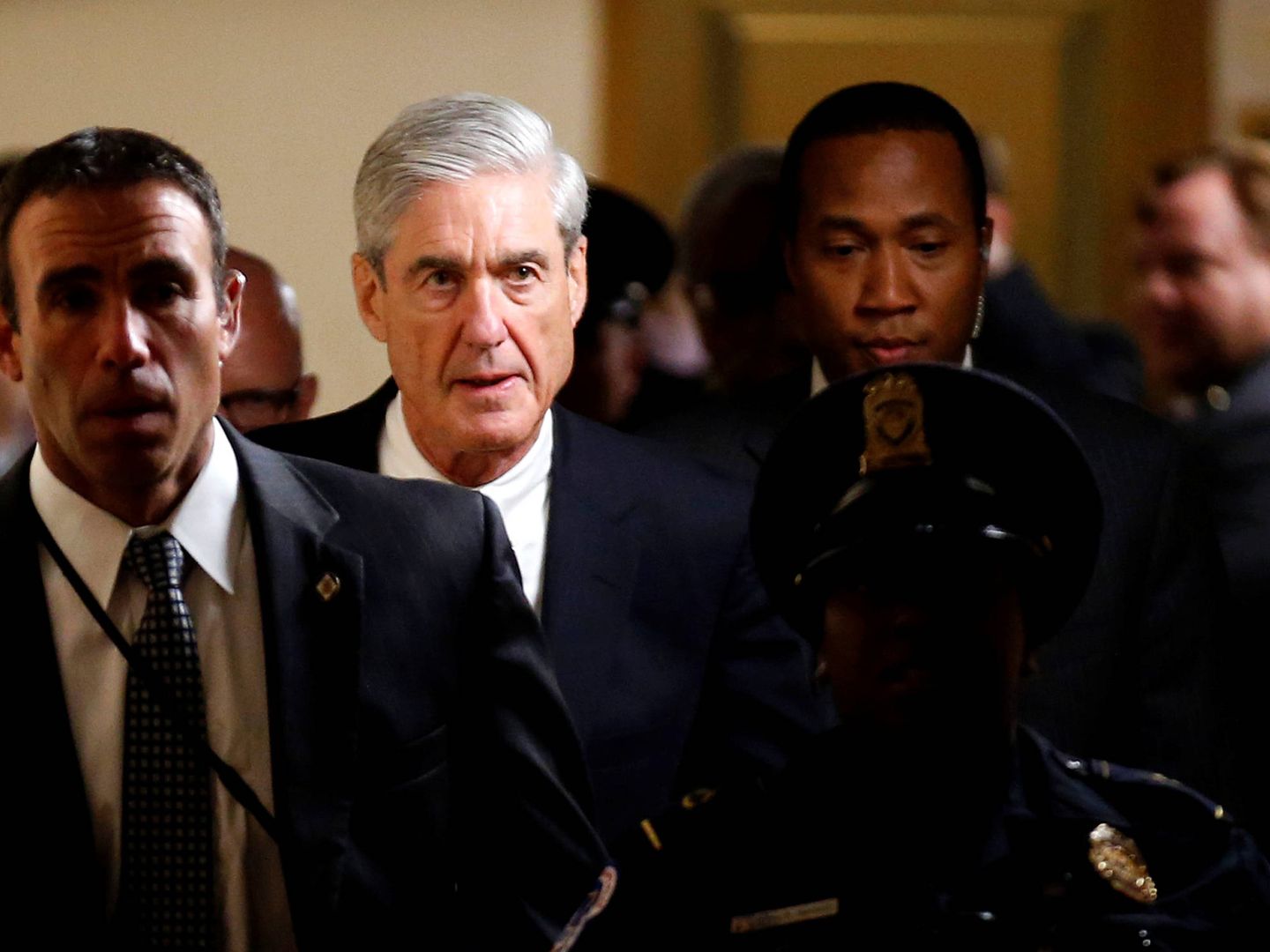 El fiscal especial Robert Mueller, tras intervenir en el Senado para hablar sobre el 'Rusia-gate', en Washington. (Reuters)