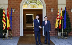 Rajoy recibe a Mas en Moncloa a la sombra de Pujol