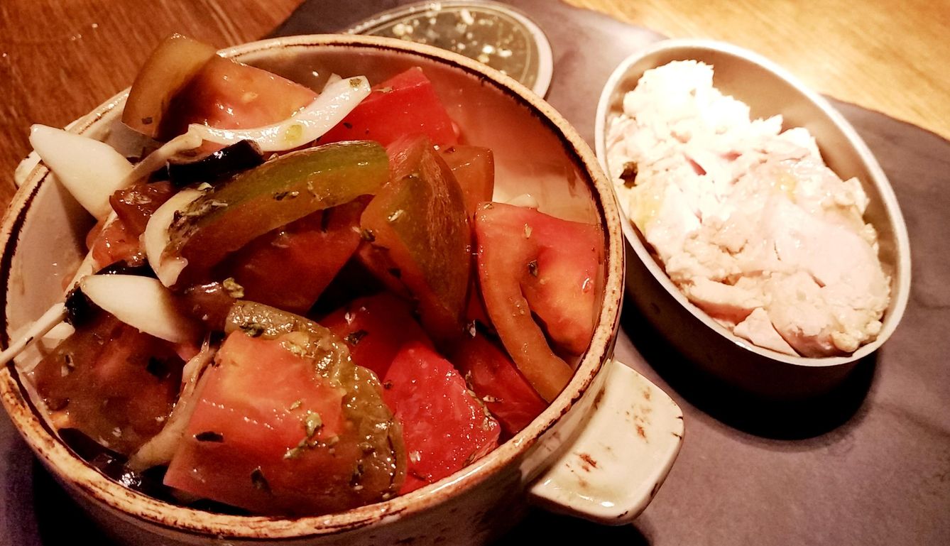 Ensalada de tomate y atún