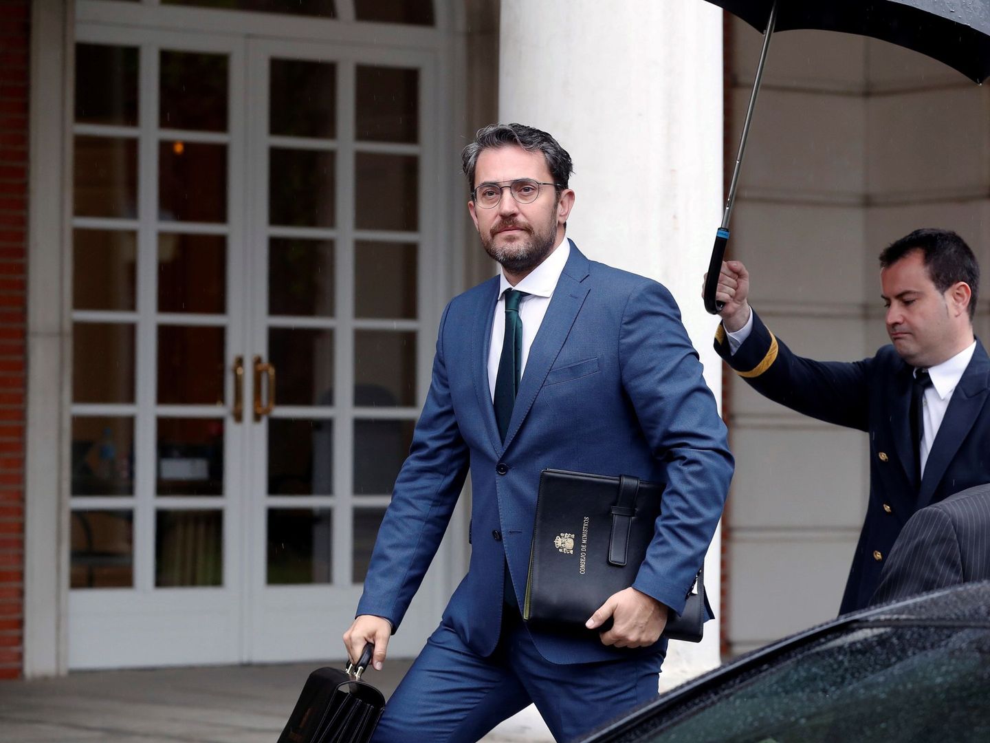 El ministro de Cultura y Deporte, Màxim Huertas, a su llegada al Palacio de la Moncloa para asistir al primer Consejo de Ministros (EFE)