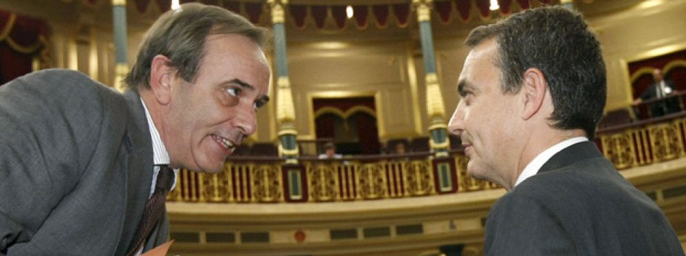 Foto: Zapatero devalúa todas sus promesas para no quedarse solo en el Congreso
