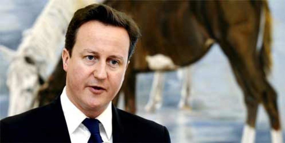Foto: Cameron propone imponer sanciones al petróleo libio aunque ve "dificultades"