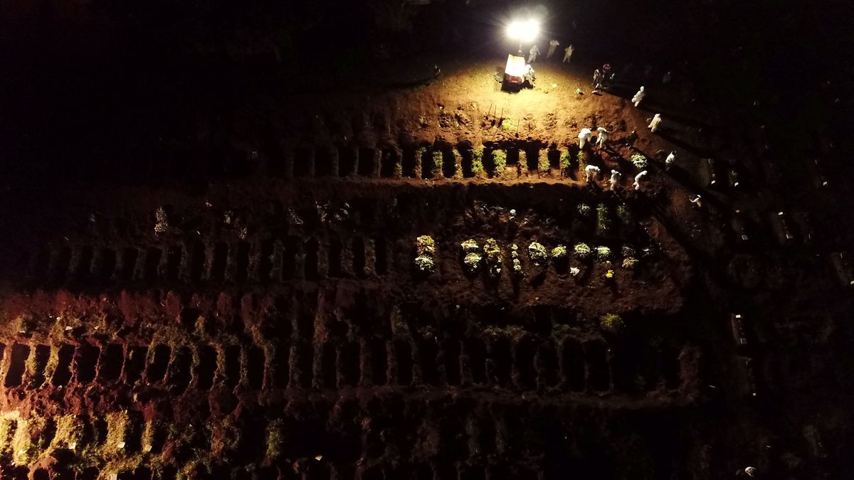 Nuevo récord diario de muertes por covid en Brasil obliga a celebrar funerales nocturnos