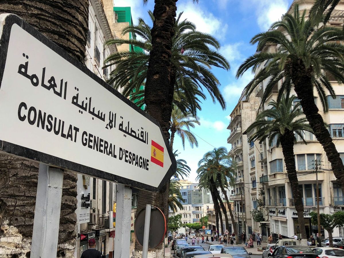 Foto: Una señal del Consulado español en Argelia. (Reuters/Ramzi Boudina)
