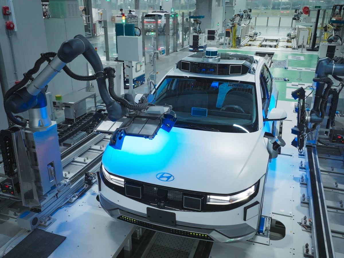 Foto: Fabricación del Ioniq 5 robotaxi en la planta de HMGICS en Singapur. (Hyundai)