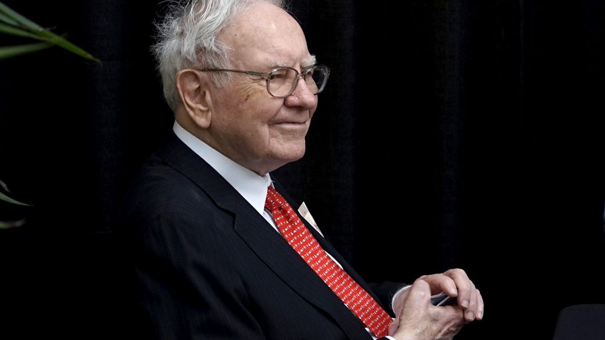Buffett revela que invierte en Amazon e impulsa al gigante, al alza en bolsa