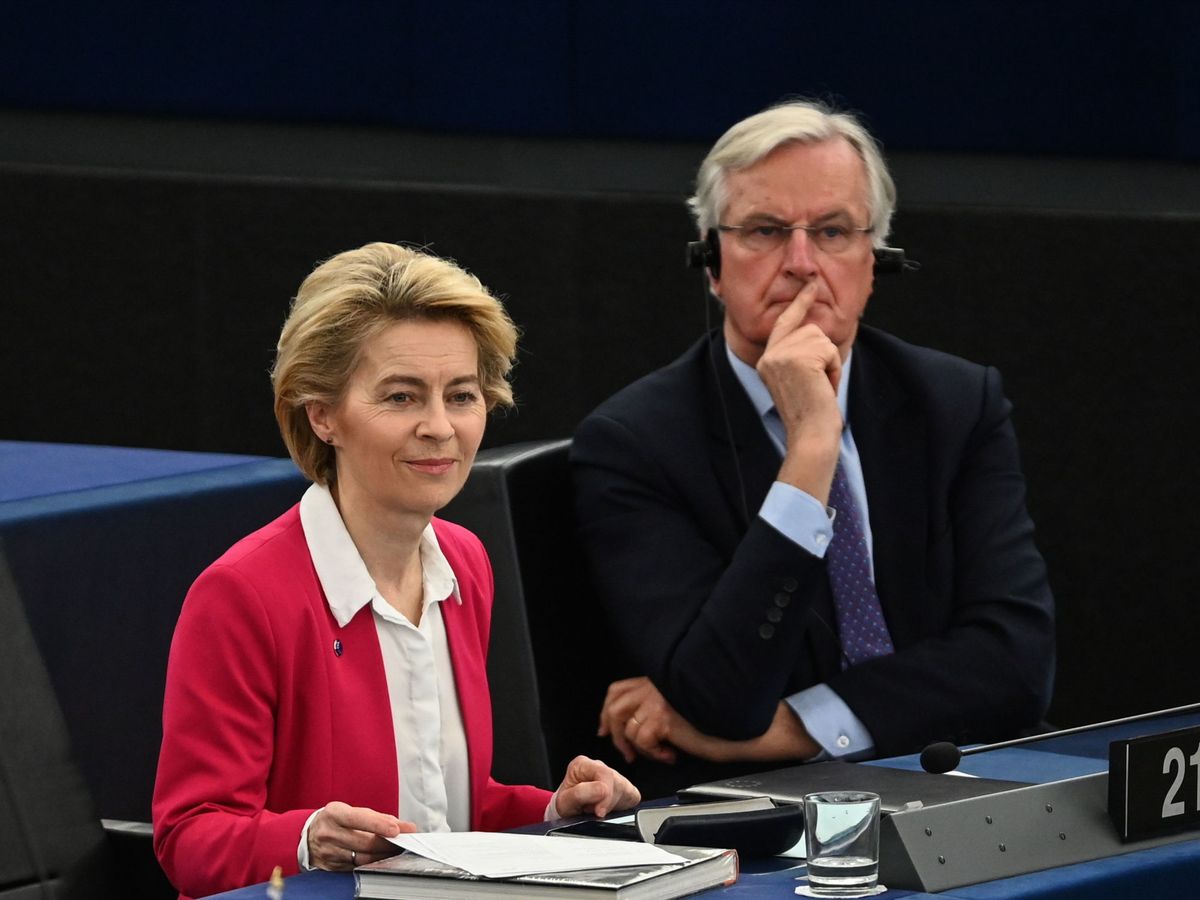 Foto: Von der Leyen y Michel Barnier. (Reuters)