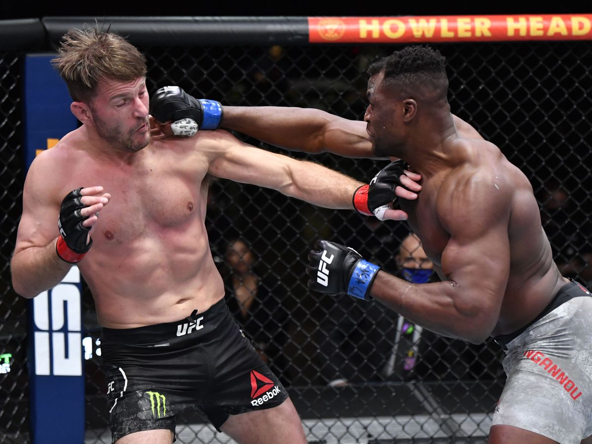 Foto: Francis Ngannou contra  Stipe Miocic en UFC 260. (USA TODAY Sports)