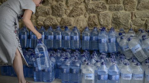 Pantanos secos y garrafas llenas: la situación de 'win-win' que vive hoy el agua embotellada