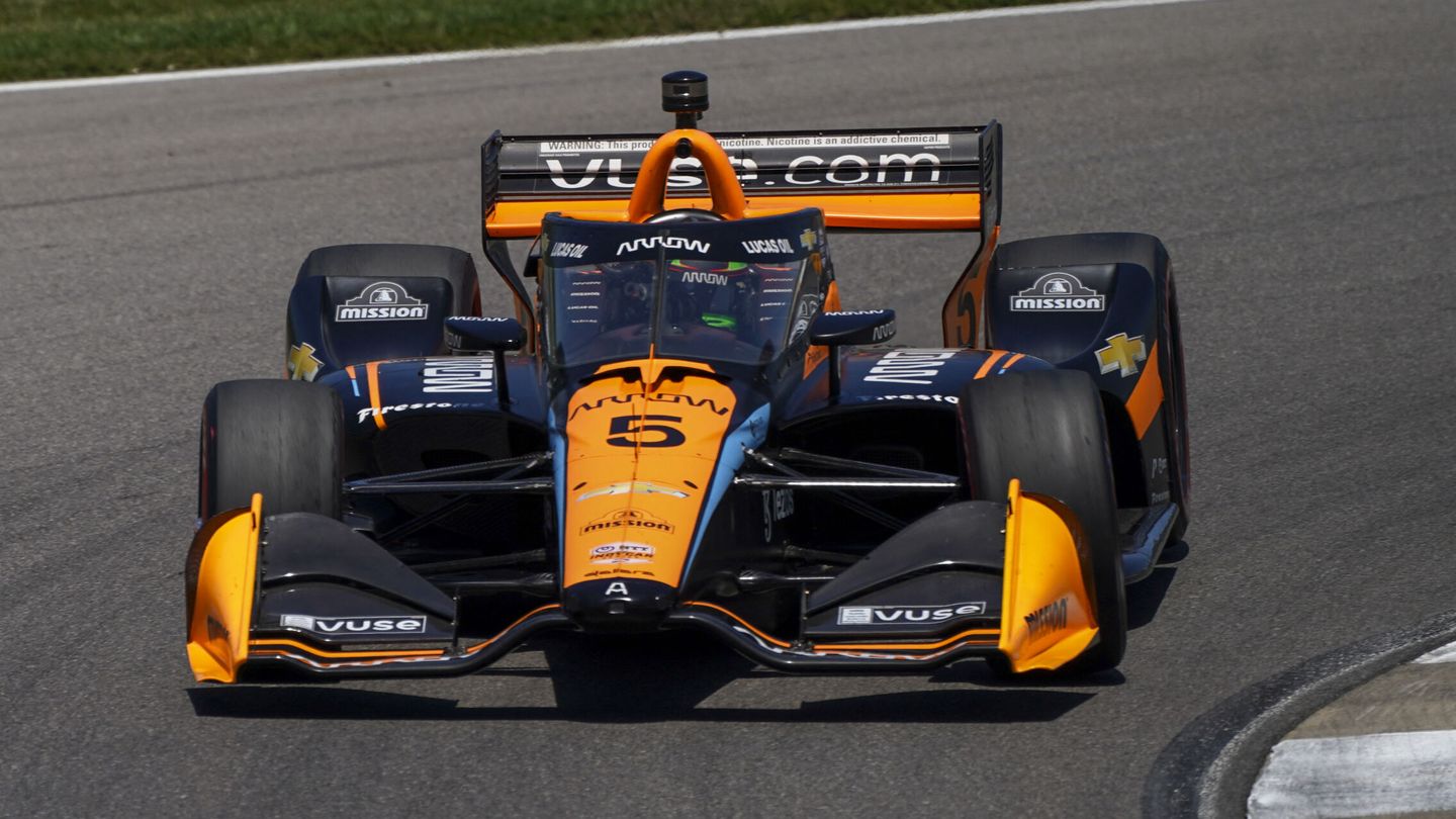 Pato O'Ward, en su McLaren de la Indycar. (Marvin Gentry/USA TODAY Sports)