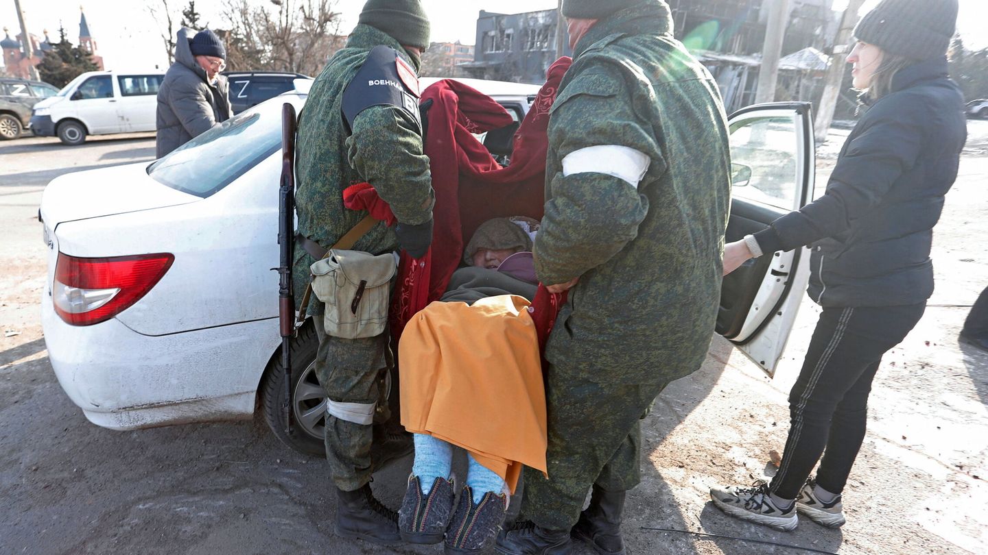 Evacuación en Mariúpol. (Reuters/Alexander Ermochenko)