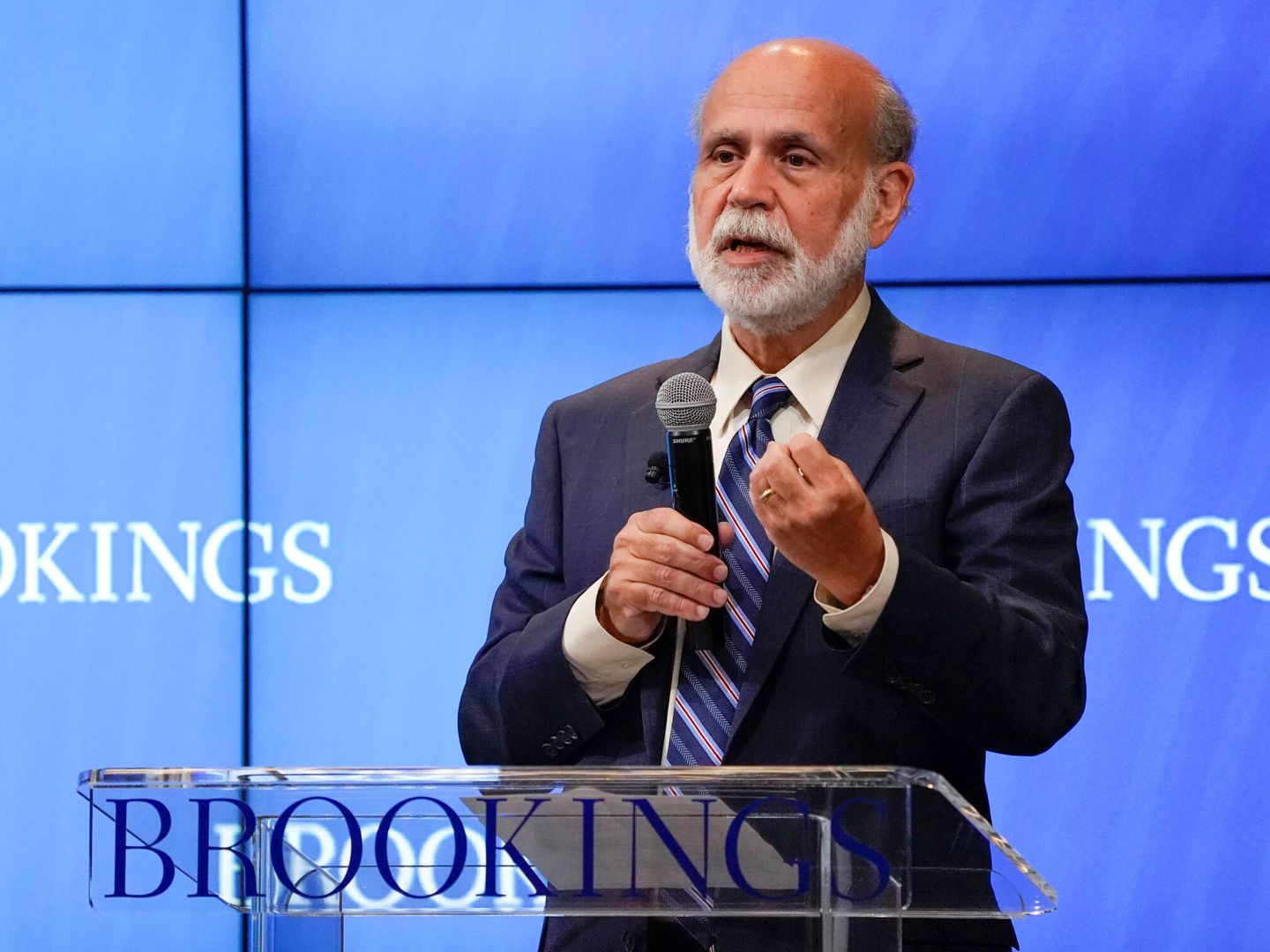 Ben Bernanke, después de recibir el Nobel de Economía. (Reuters/Ken Cedeno)
