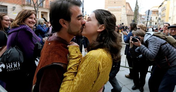 Foto: ¿Puede haber un plan mejor para San Valentín que besar a tu pareja? (EFE/Antonio Garcia)